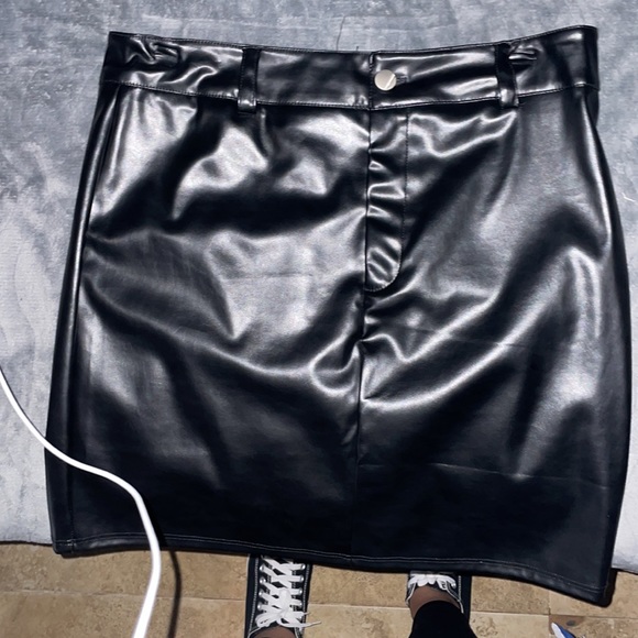 Leather skirt - Picture 2 of 3
